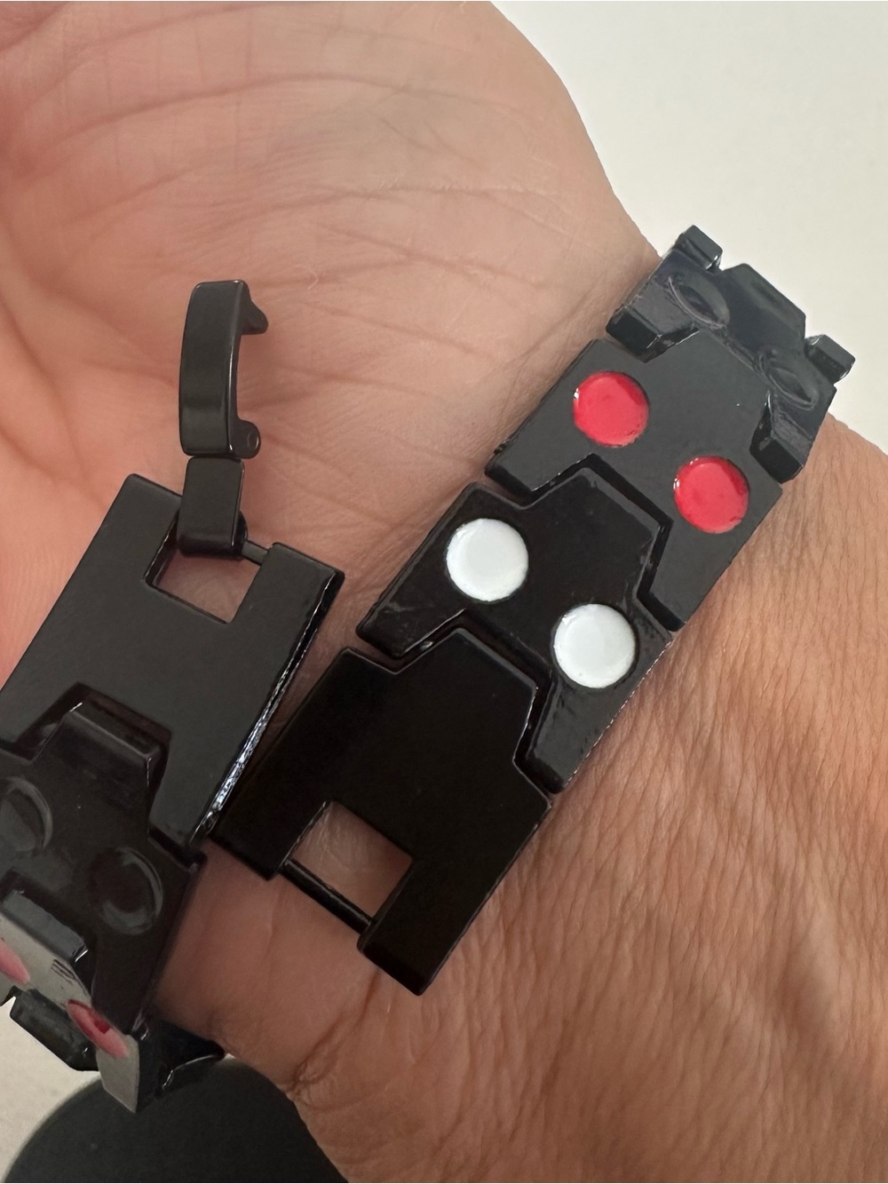 Magnetic Therapy Black Stainless Steel Bracelet with Red & White Magnets